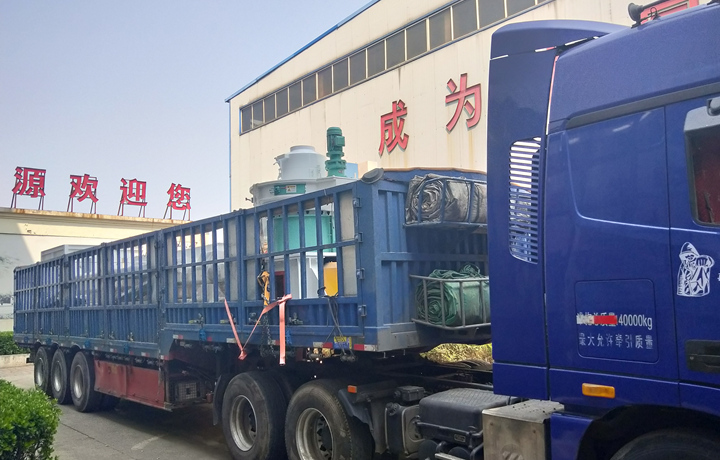 鋸末顆粒機(jī)已裝車(chē)，準(zhǔn)備發(fā)往山東濟(jì)寧.jpg